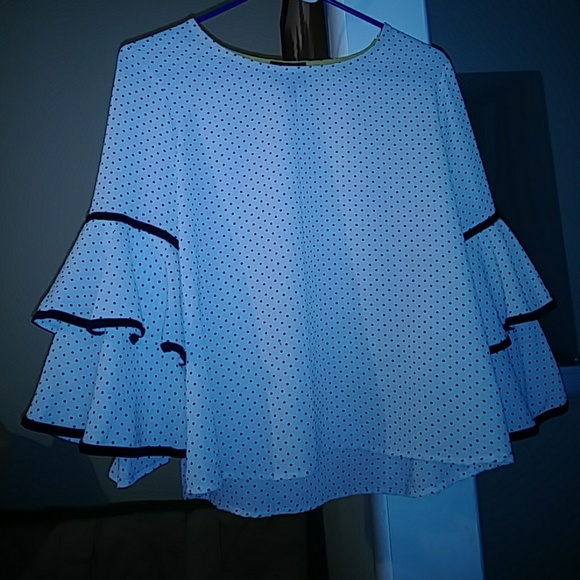 #5 W5 Polka dots blouse with flare sleeves. Size: Medium (M) - Picture 1 of 6